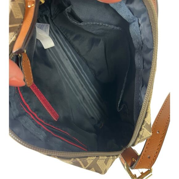 EUC Tommy Hilfiger Small Logo Adjustable Crossbody - Picture 5 of 8